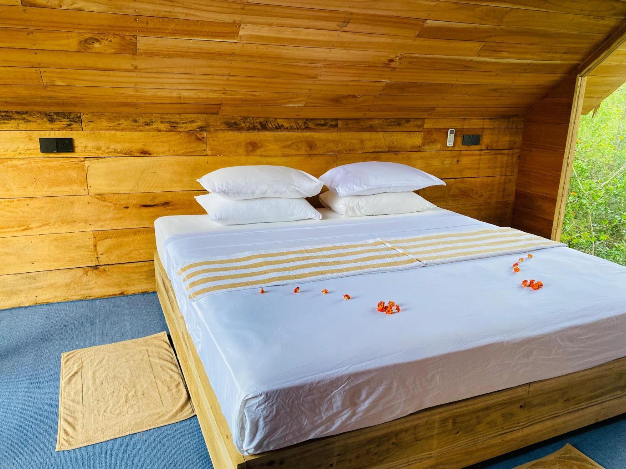 Mamba Yala Hotel Тисамахарама Екстериор снимка